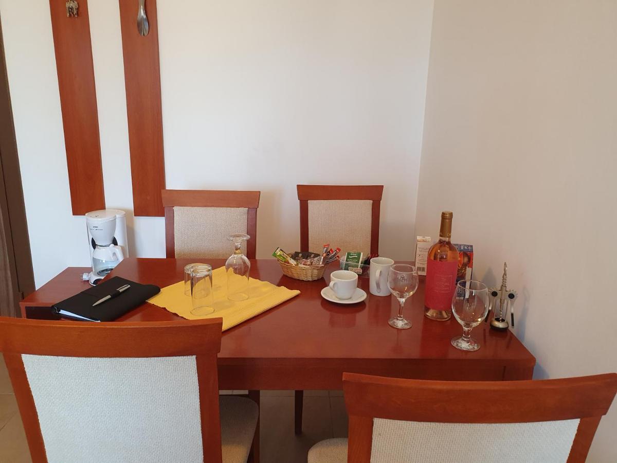 Apartment Ashton Hall - Sonnenstrand - Ost Pantai Sunny Bagian luar foto