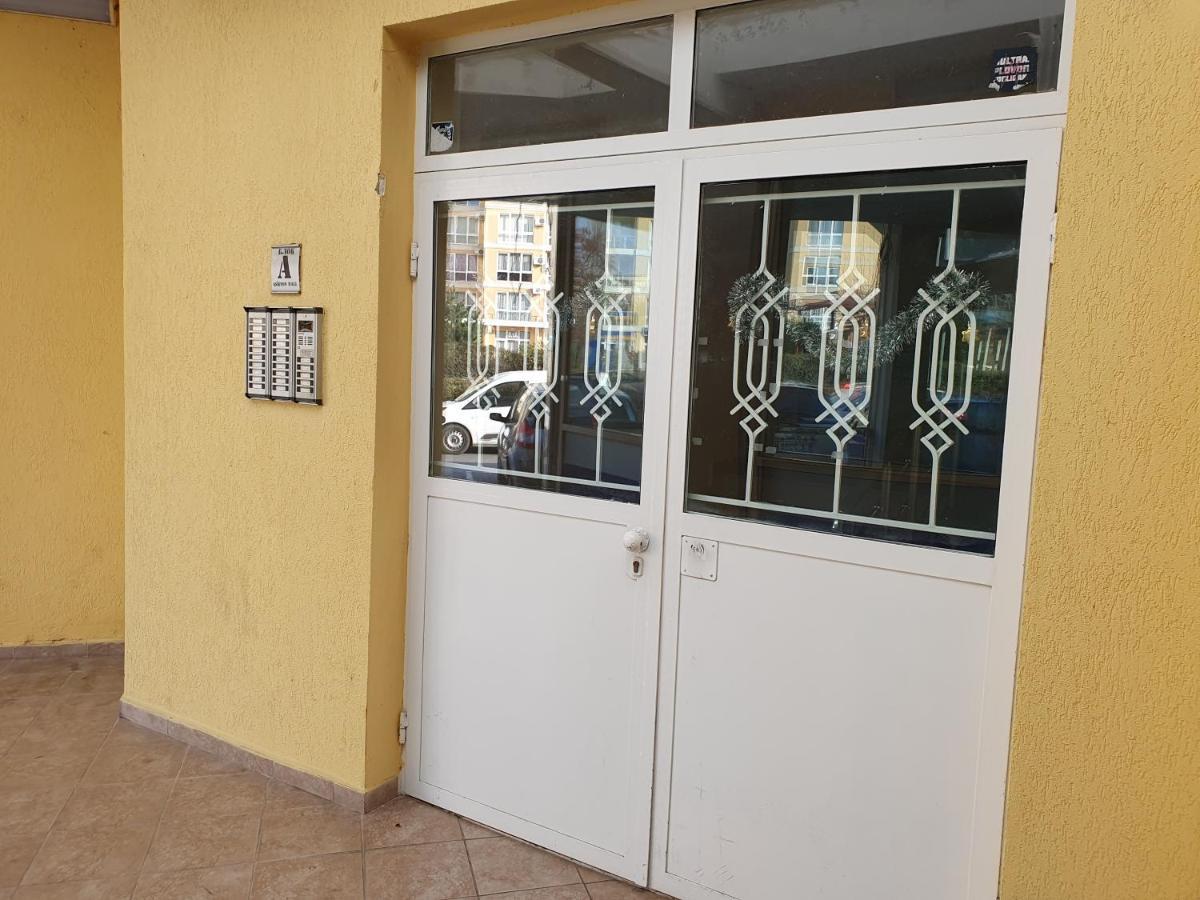 Apartment Ashton Hall - Sonnenstrand - Ost Pantai Sunny Bagian luar foto